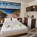 флора Pensiune Pomorie