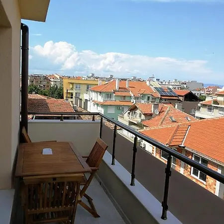 флора Gæstehus